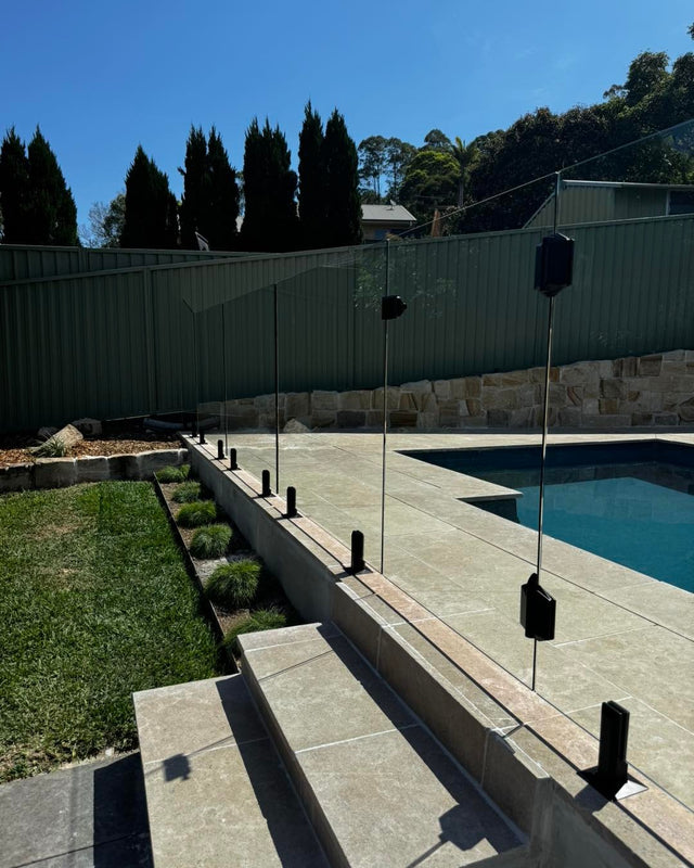 - PORTE EN VERRE TREMPÉ 10 MM